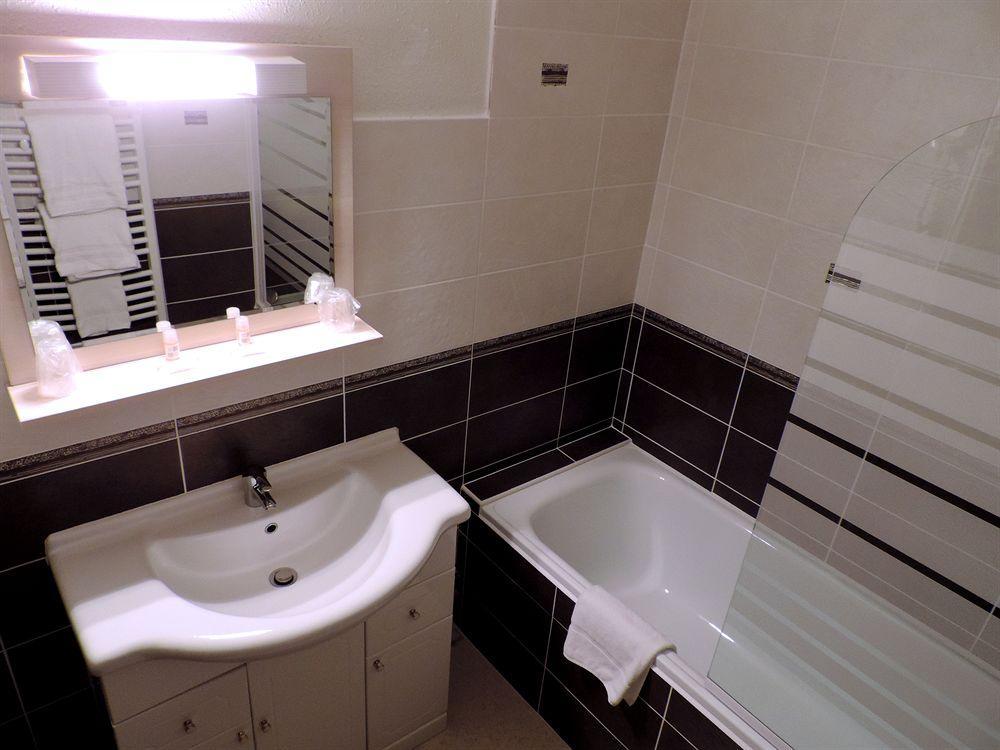 Hotel Amys Voreppe Bagian luar foto