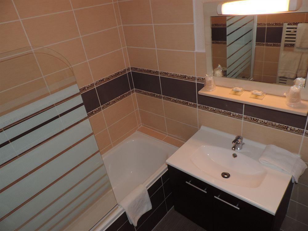 Hotel Amys Voreppe Bagian luar foto