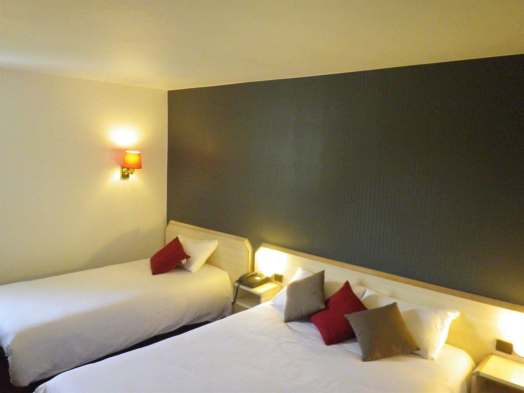 Hotel Amys Voreppe Bagian luar foto