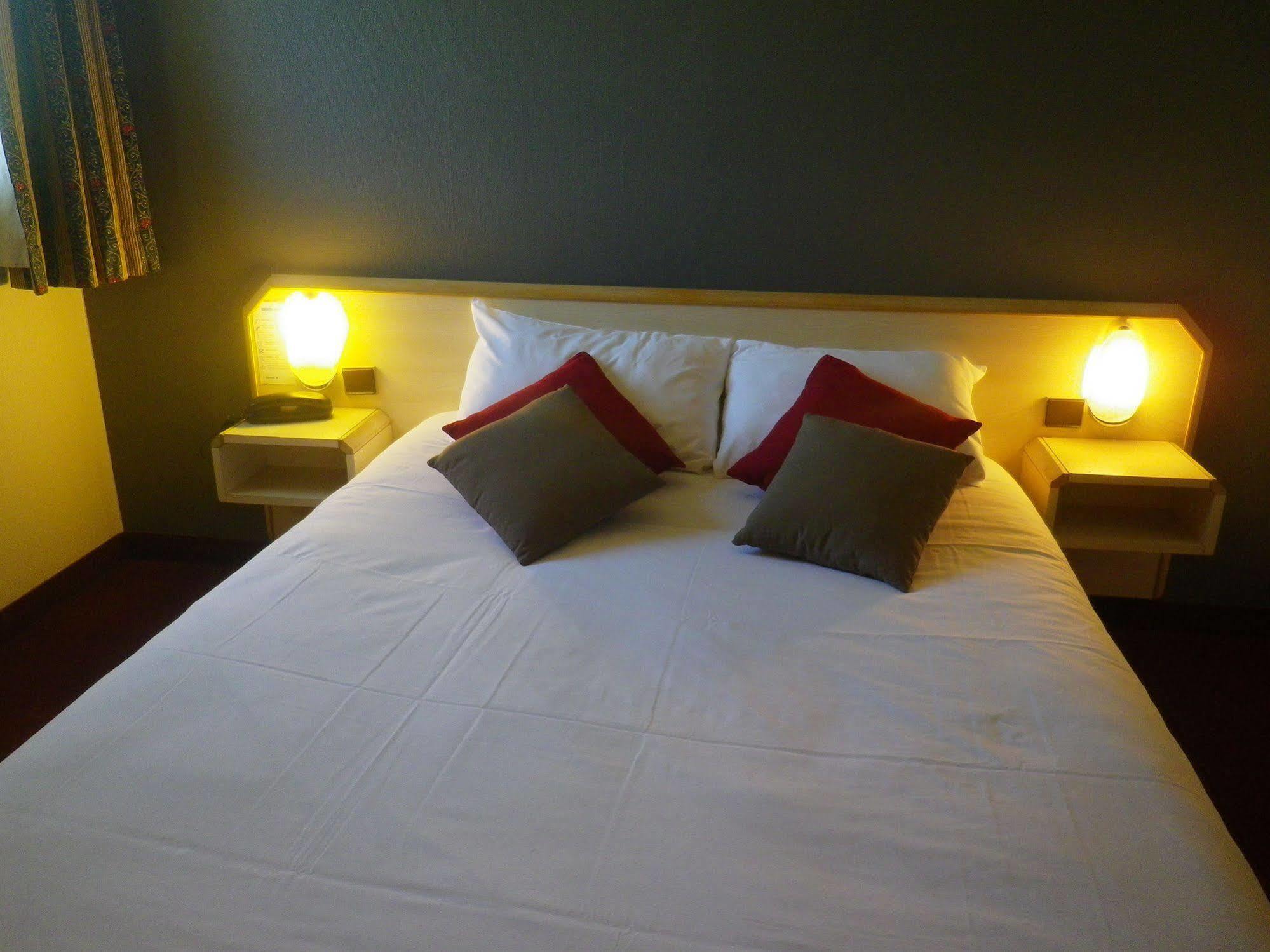 Hotel Amys Voreppe Bagian luar foto