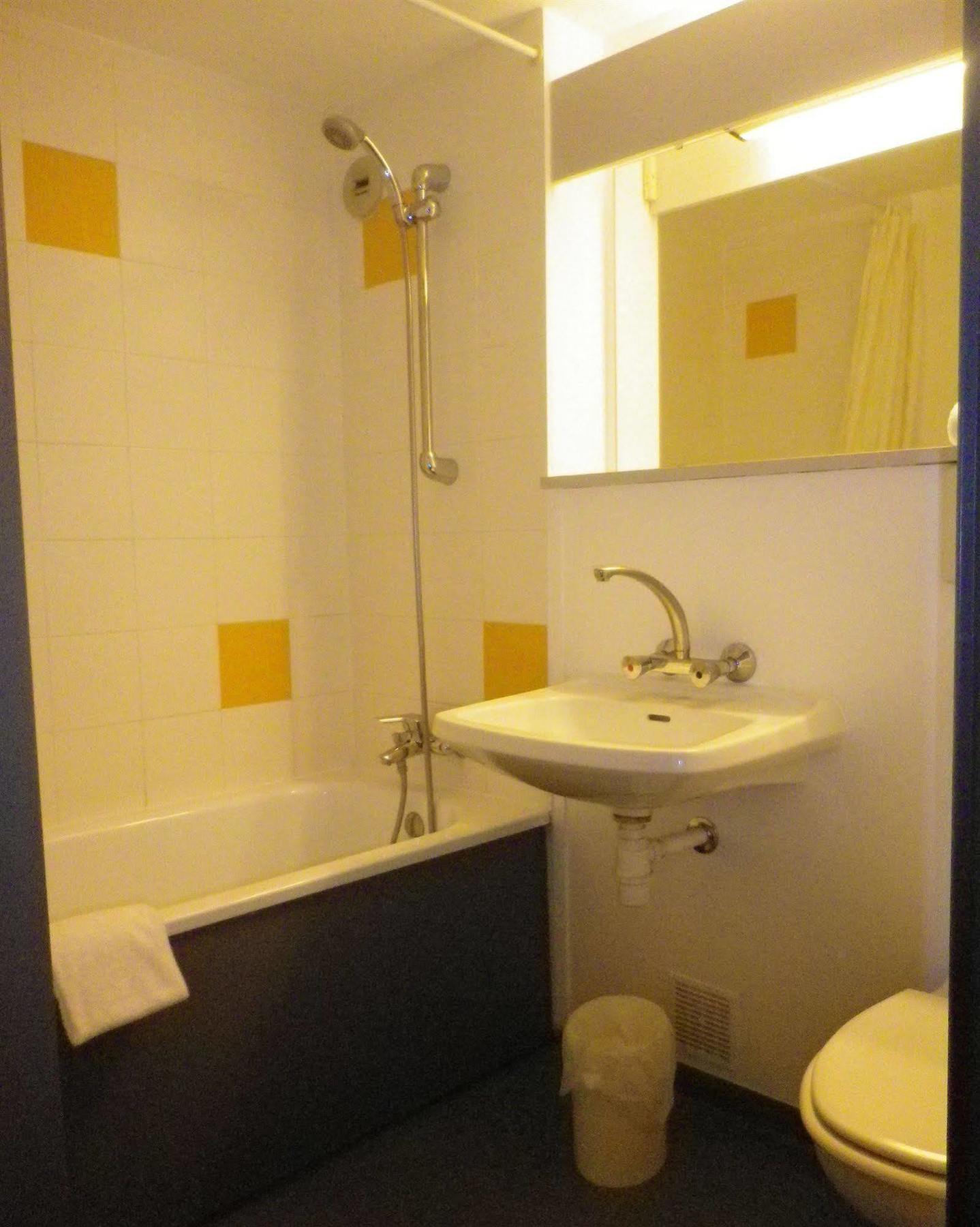 Hotel Amys Voreppe Bagian luar foto