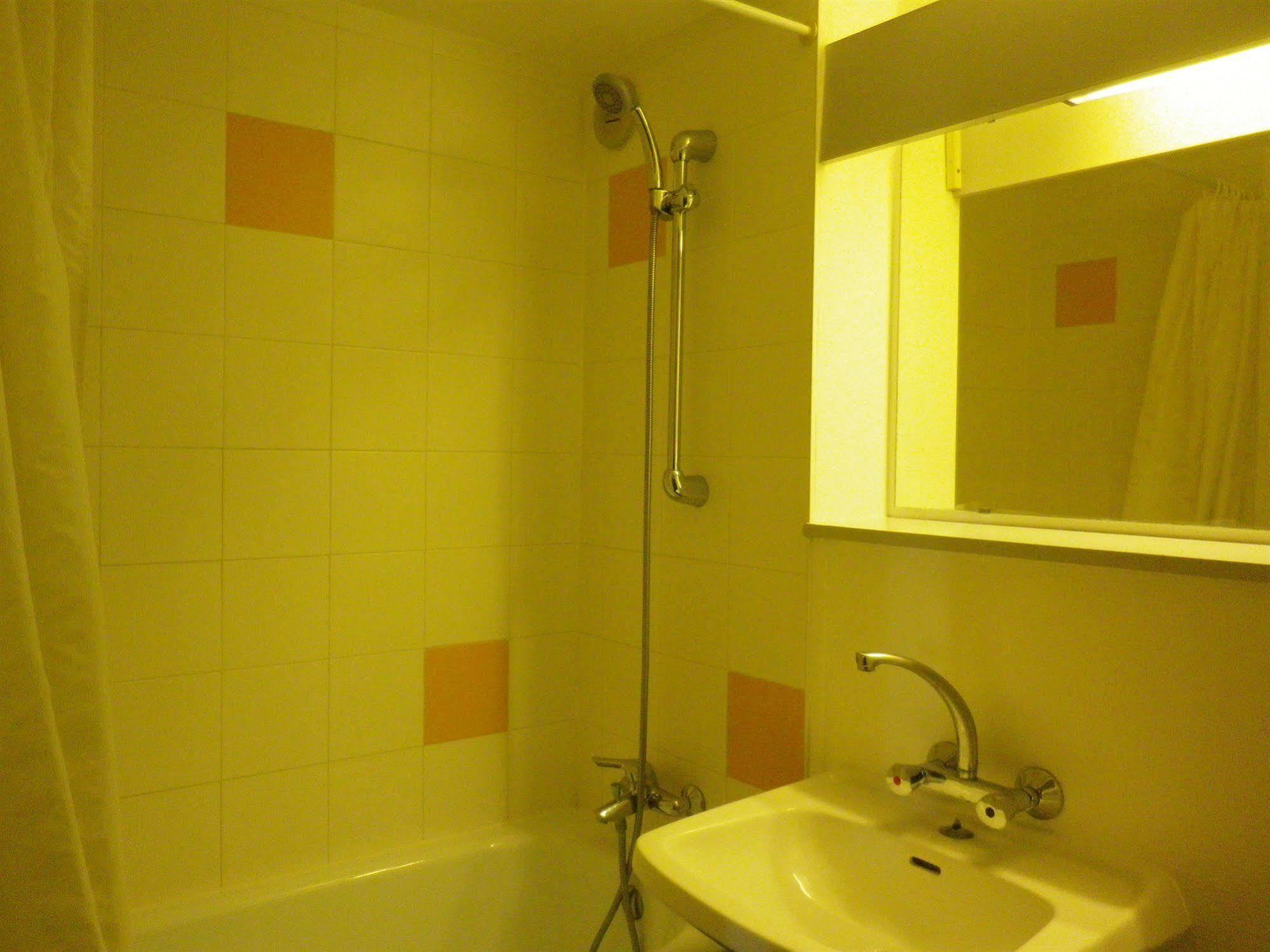 Hotel Amys Voreppe Bagian luar foto