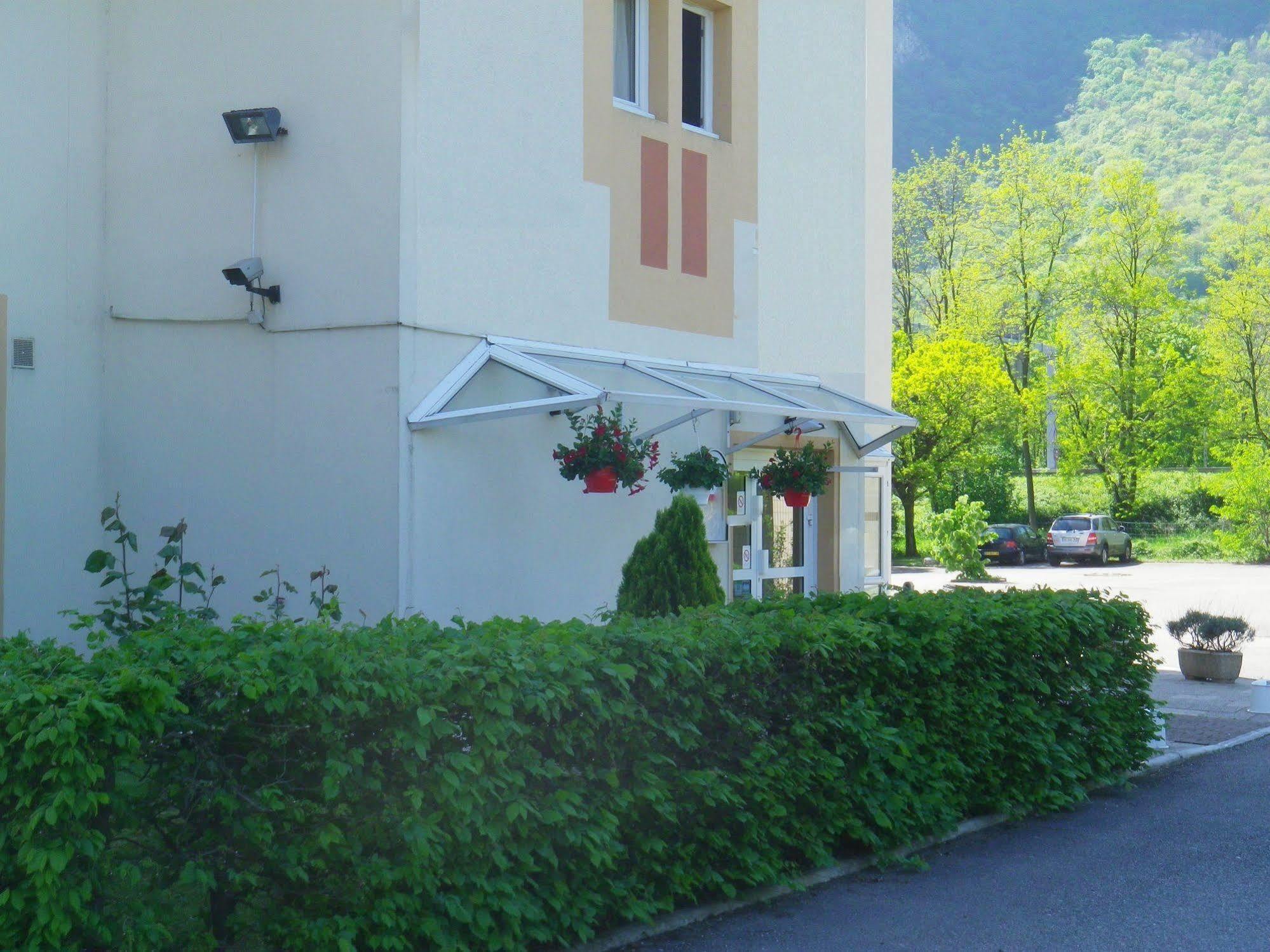 Hotel Amys Voreppe Bagian luar foto