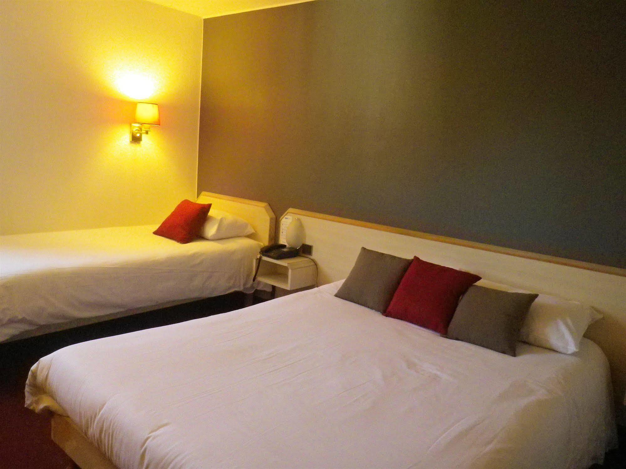 Hotel Amys Voreppe Bagian luar foto