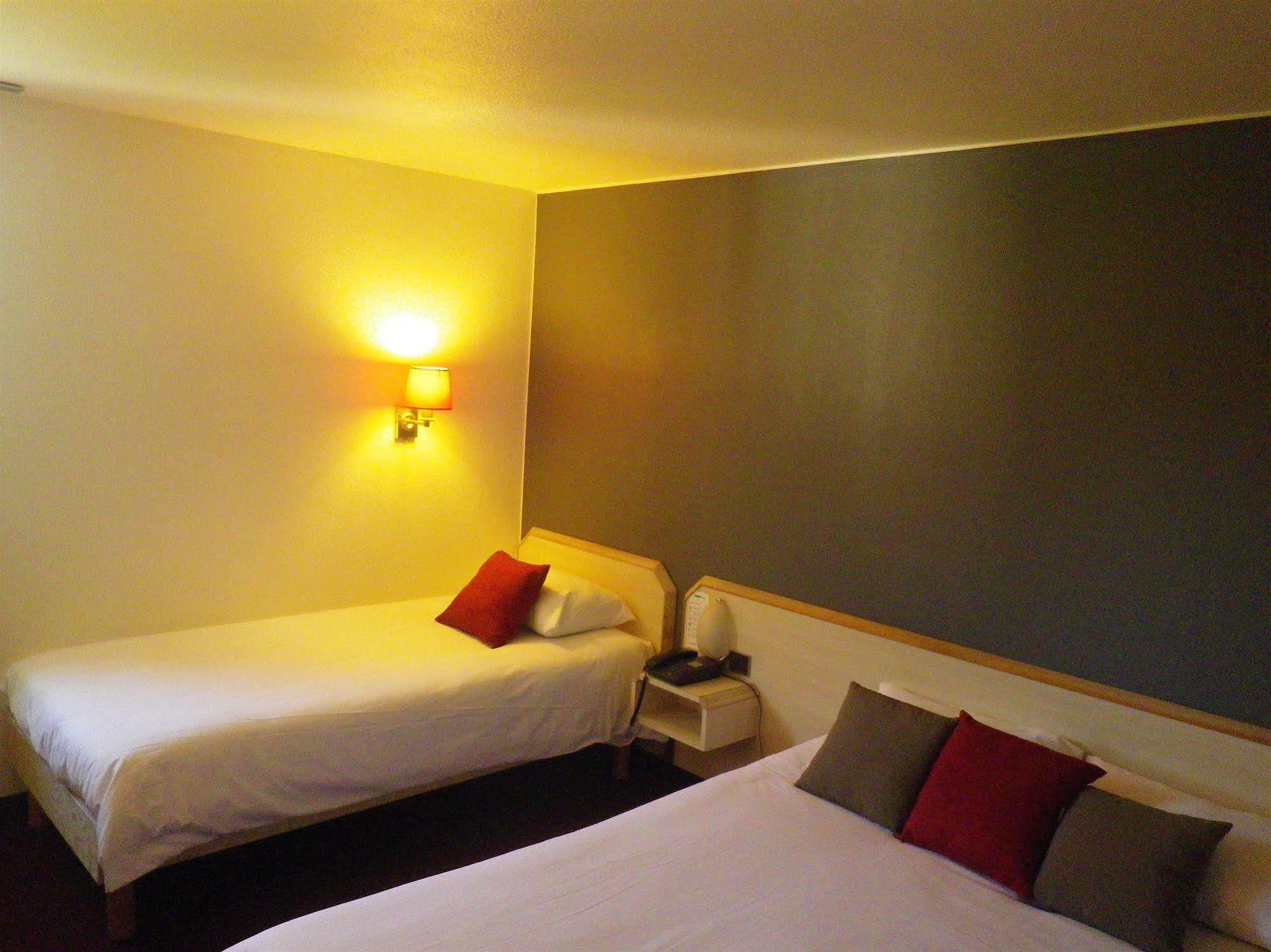 Hotel Amys Voreppe Bagian luar foto