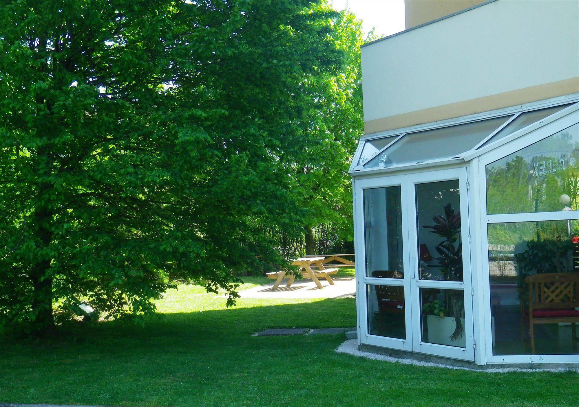 Hotel Amys Voreppe Bagian luar foto